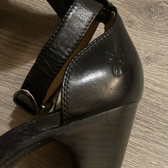 Frye Celeste Black leather ankle strap heels, 6.5. - Picture 6 of 7